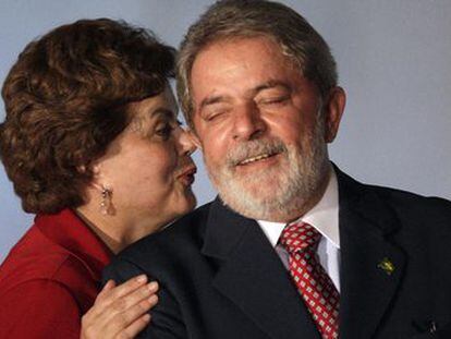 Dilma Rousseff hablaba al oído de Lula da Silva en marzo de 2010.