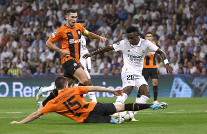 Soccer Football - Champions League - Group F - Real Madrid v Shakhtar Donetsk - Santiago Bernabeu, Madrid, Spain - October 5, 2022  Real Madrid's Vinicius Junior scores their second goal REUTERS/Susana Vera