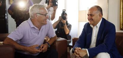 Los portavoces municipales de Compromís, Joan Ribó (izquierda), y el PSPV-PSOE, Joan Calabuig.