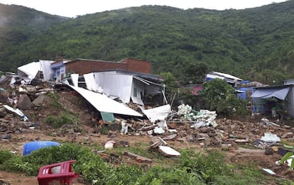 En la ciudad de Nha Trang, Vietnam, lluvias torrenciales devastaron miles de casas causando la muerte de varias personas el pasado 18 de noviembre. 