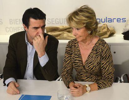 Esperanza Aguirre junto al ministro Jos&eacute; Manuel Soria.