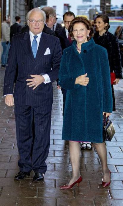 Los reyes Carlos Gustavo y Silvia de Suecia a su llegada a una de las celebraciones de cumpleaños de la reina.