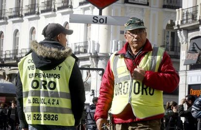 Compradores de oro, en el centro de Madrid.