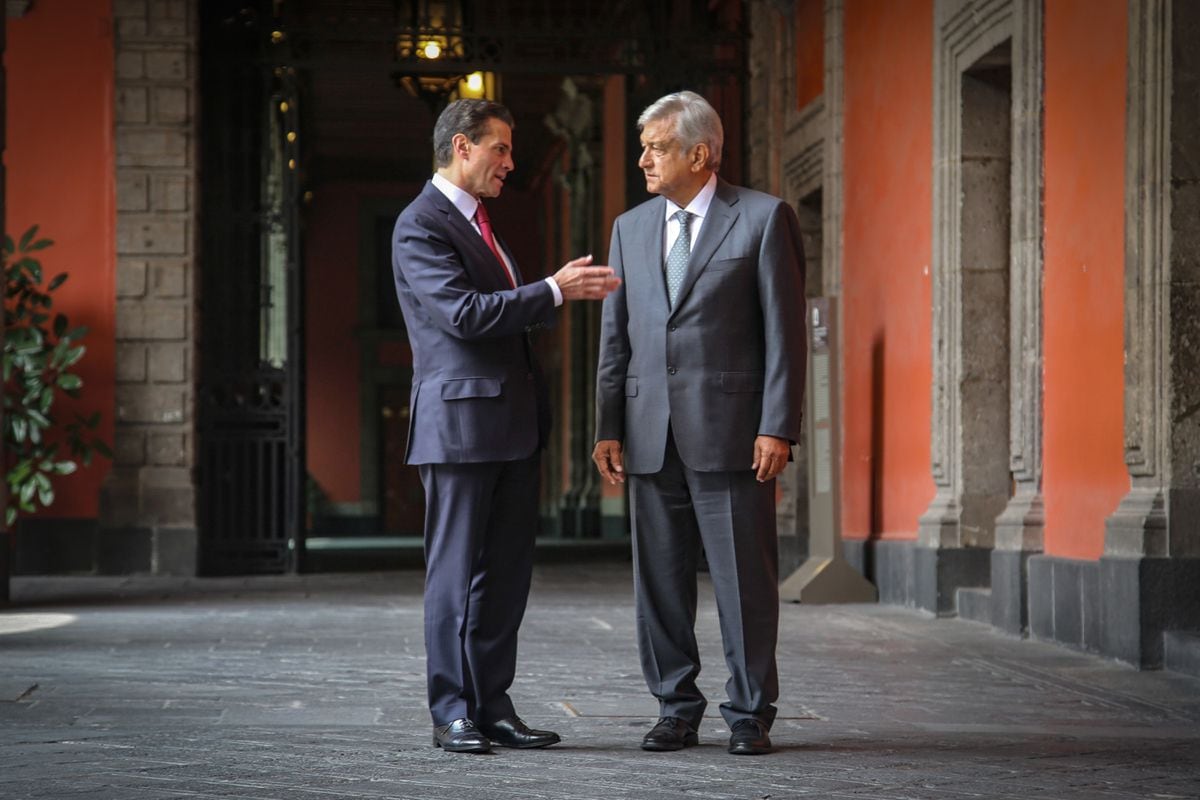 Peña Nieto affirms in a book that he went into exile in Spain so as not to hinder the Government of López Obrador