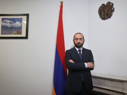 Ararat Mirzoyán, antes de la entrevista, este miércoles en la sede de la Embajada de Armenia en Madrid.