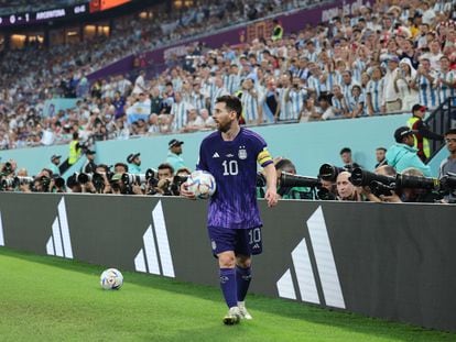 Lionel Messi durante el partido de Argentina contra Polonia en el estadio 974 este miércoles.