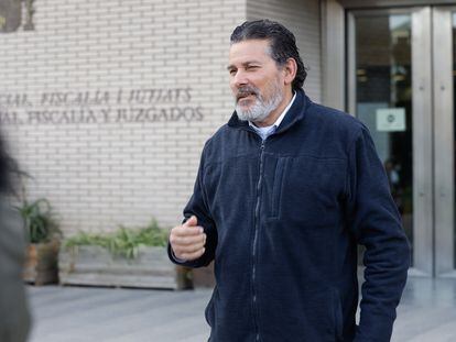 Paco Guerrero, ganador de seis millones de euros de la Bonoloto, frente a los juzgados
