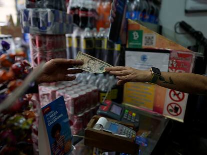 change in U.S currency to a customer in Caracas, Venezuela