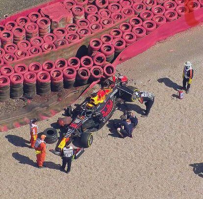 El Red Bull de Verstappen tras el accidente con Hamilton.