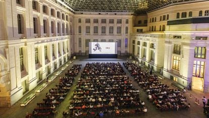 Público asistente a una sesión de Cibeles de Cine, en CentroCentro, Madrid.