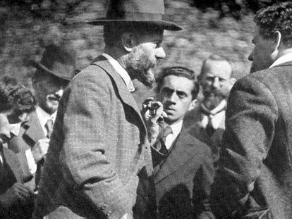 Max Weber, de perfil y con barba, en Múnich en 1919.