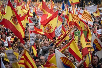 Manifestación del 12 de octubre en el paseo de Gràcia de Barcelona.