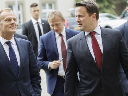 El presidente del Consejo Europeo, Donald Tusk, y el primer ministro de Luxemburgo, Xavier Bettel, ayer tras una rueda de prensa celebrada en la sede del Ministerio de Exteriores en Luxemburgo