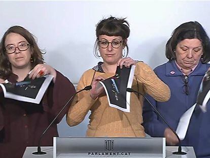 Las diputadas de la CUP Eulàlia Reguant, Mireia Vehí y Gabriela Serra.