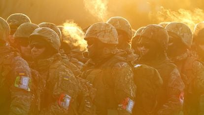Soldados ucranios en un entrenamiento militar en Reino Unido, en 2023.