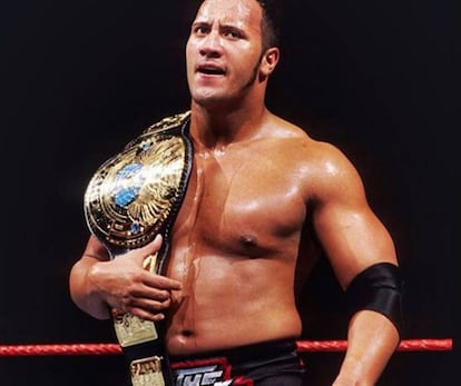 En 1998, Dwayne Johnson se convirtió en el campeón de lucha libre más joven de la historia en la categoría de peso pesado, y una de las mayores estrellas de la WWE.