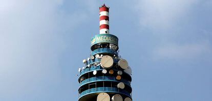 Torre de telecomunicaciones de Mediaset en Mil&aacute;n, Italia. 