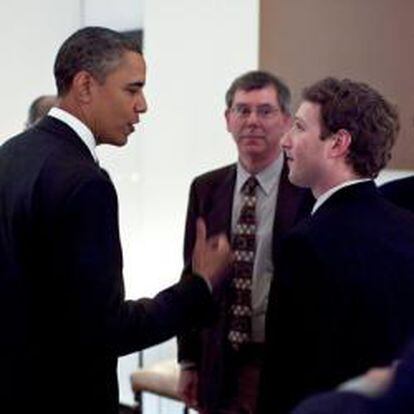 El presidente de los Estados Unidos, Barack Obama, junto con el creador de Facebook, Mark Zuckerberg