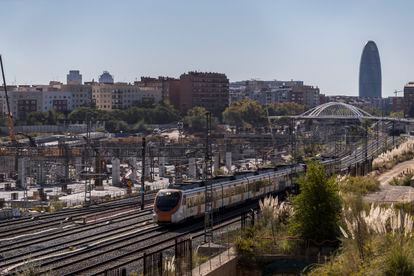 Un tren de Cercanías, en octubre de 2020, en Barcelona.