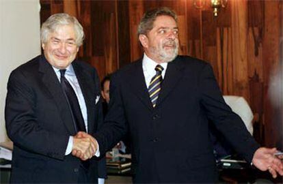 El nuevo presidente de Brasil, Lula da Silva (derecha), saluda al presidente del BM, James Wolfensohn.