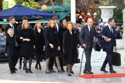 Los reyes eméritos de España, Juan Carlos I y Sofía, junto a la princesa Irene de Grecia, las infantas Elena y Cristina y sus hijos.