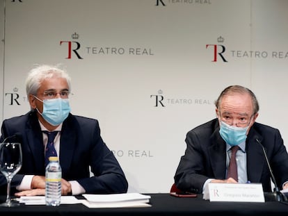 El presidente del patronato del Teatro Real, Gregorio Marañón (d), y el director del Teatro Real, Ignacio Garcia Belenguer, dan una rueda de prensa este lunes en la sede del teatro en Madrid.