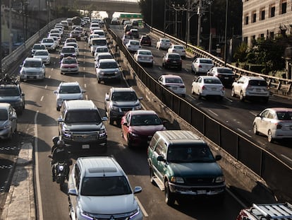 Tráfico vehícular en Ciudad de México, el 1 de diciembre de 2022.