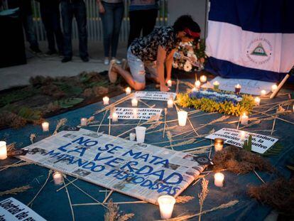 Altar en Managua en honor al periodista Ángel Gahona.