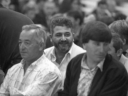 De izquierda a derecha, Albino Paz Diz, Laureano Oubiña y Manuel Padín Gestoso, en el banquillo de los acusados (hasta 47) en la primera sesión del mayor juicio contra el narcotráfico (Operación Nécora) abierto en España, celebrado en la Casa de Campo de Madrid.