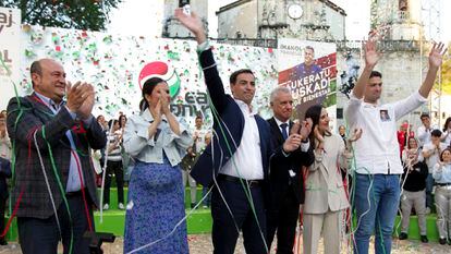 Imanol Pradales, este viernes en Bilbao durante el acto de final de campaña del PNV.