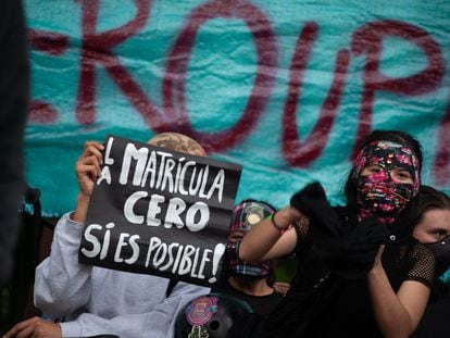 Estudiantes de la Universidad Pedagógica exigen la matrícula cero durante una protesta en julio de 2020, en Bogotá (Colombia).