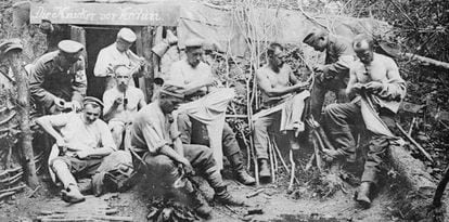 Soldados alemanes en un refugio durante la batalla de Verdún.