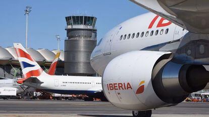 Aviones de British Airways e Iberia, ambas de IAG.