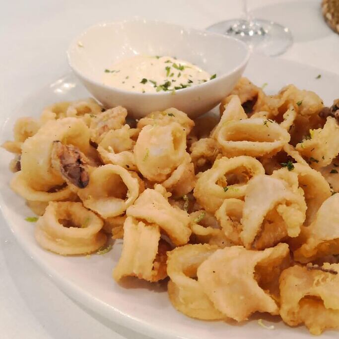 Calamares a la andaluza, de Pacu Pacu, en Llançà, en una imagen proporcionada por el restaurante.
