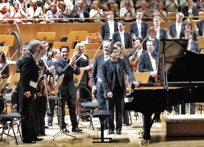 El pianista español Javier Perianes, con la Filarmonica de Viena, ayer domingo en el Auditorio Nacional.