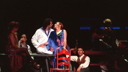 Rocío Jurado interpreta ‘Tatuaje' durante el ensayo general del gran espectáculo de copla ‘Azabache', en junio de 1992, que se estrenó en el Auditorio que hoy lleva su nombre.