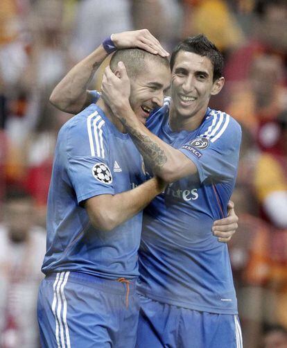 Benzema celebra con Di Maria el 0 a 2.