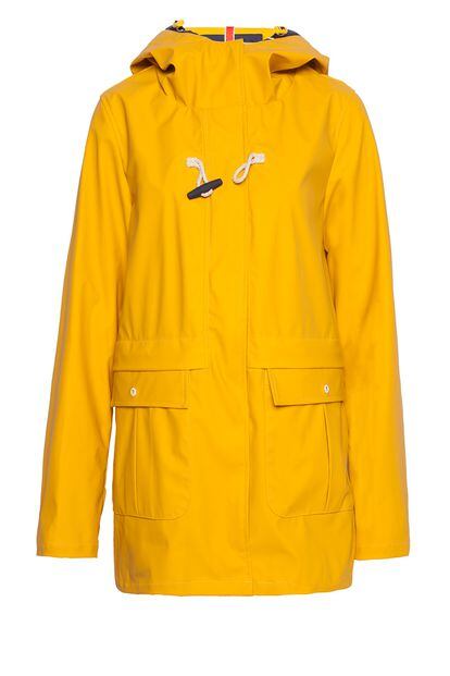 Amarillo con capucha. Es de Pull & Bear (39,99 euros).