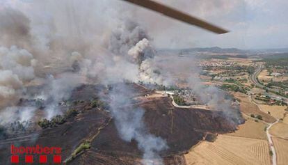 Imatge aèria de l'incendi a Sant Fruitós del Bages.