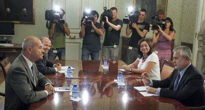 Chaves, Zarrías, Moreno y Griñán, en agosto de 2011.