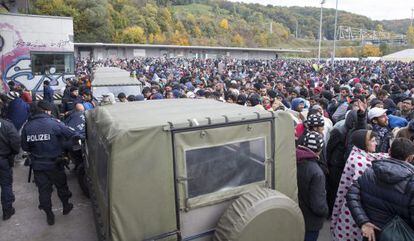 Refugiados en la frontera entre Austria y Eslovenia, en Spielfeld (Austria), el 23 de octubre de 2015. 