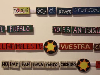 Lemas del movimiento de los indignados, en una exposici&oacute;n sobre el 15-M celebrada en el Ateneo de Madrid en 2012.