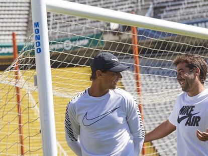 Nadal, junto a Marc L&oacute;pez, durante un acto en el estadio de Montju&iuml;c.