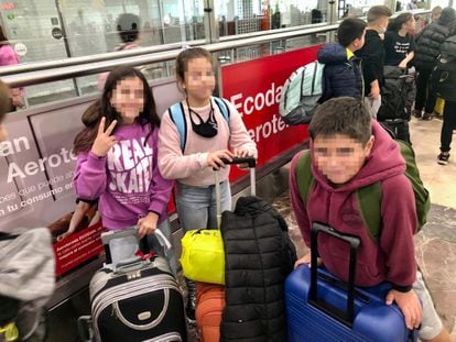 Algunos de los niños expulsados del tren en Palencia.