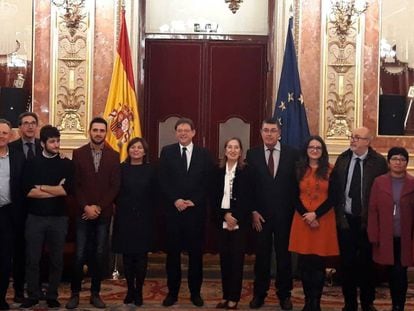 La delegación valenciana, con el presidente Ximo Puig al frente, en el Congreso el mismo día que se ha aprobado la reforma del Estatuto valenciano. 