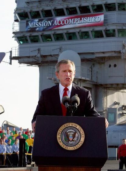 Bush, durante su discurso en el 'USS Lincoln' el 1 de mayo de 2003.