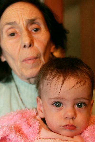 La rumana Adriana Iliescu, profesora universitaria, tuvo a su hija Eliza-María con 66 años.