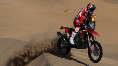 Rallying - Dakar Rally - Stage 11 - Bisha to Bisha, Saudi Arabia - January 13, 2022 Gasgas Factory Racing's Sam Sunderland in action during stage 11 REUTERS/Hamad I Mohammed
