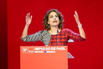 María Jesús Montero, durante su intervención este domingo en A Coruña. 