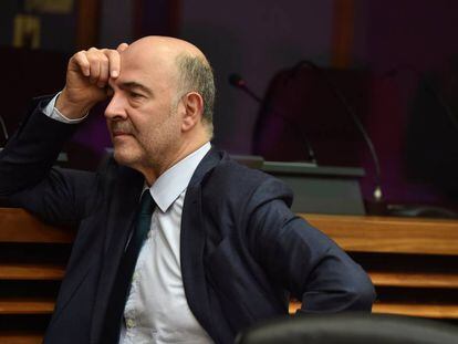 El comisario europeo de Fiscalidad, Pierre Moscovici, durante la reuni&oacute;n de la CE del 7 de marzo. REUTERS/Eric Vidal